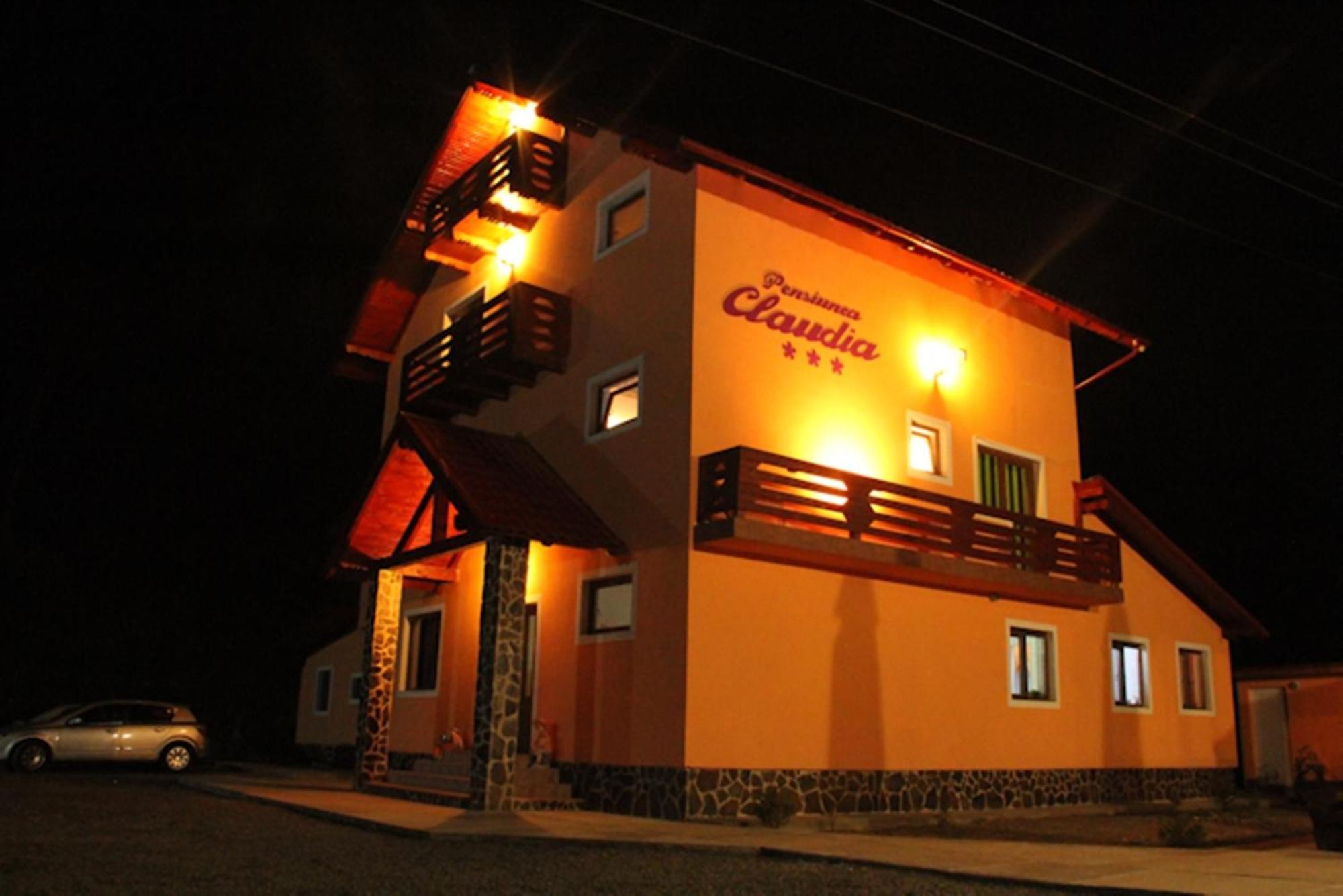 Pensiunea Claudia Scrind-Frăsinet Exteriér fotografie